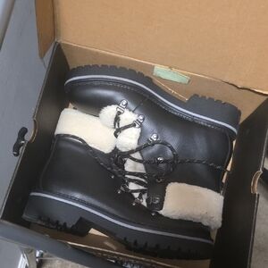 Black Faux-Shearling Lug Sole Winter Boots